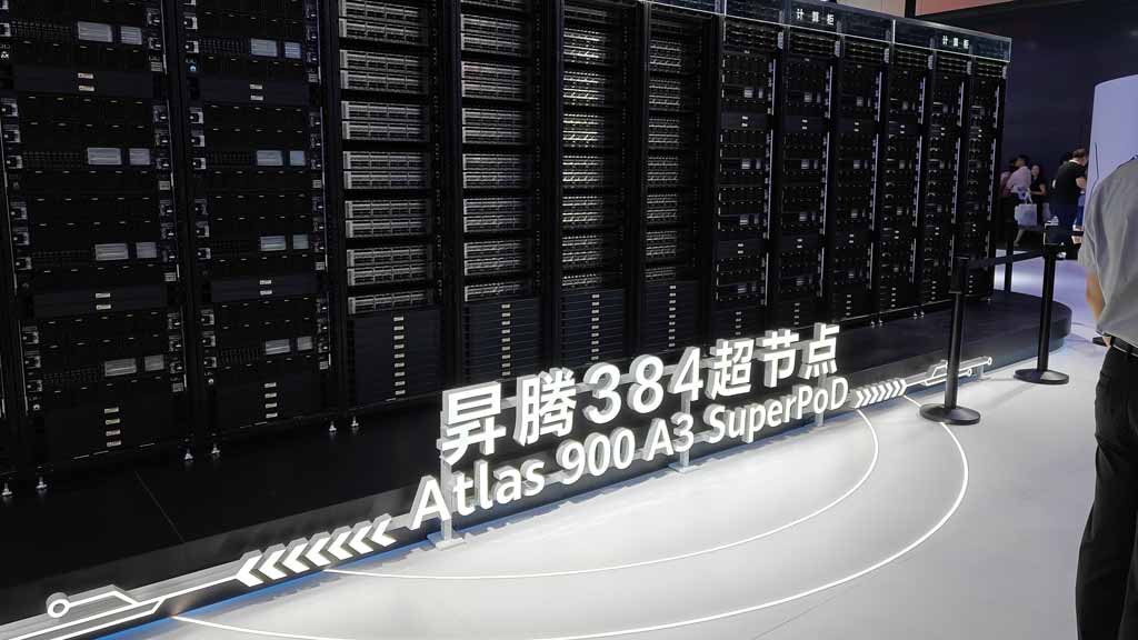 华为 Atlas 900 A3 SuperPoD