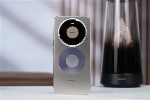 华为李小龙飞机上实测无网通信:天上照样发消息、打电话