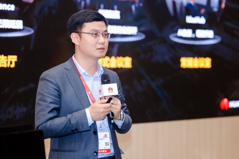 华为智能协作领域营销总监何雨今现场发布